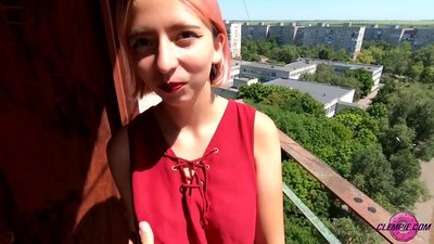 Студентски сензуален цица странец во задниот дел - сврши на неговото лице